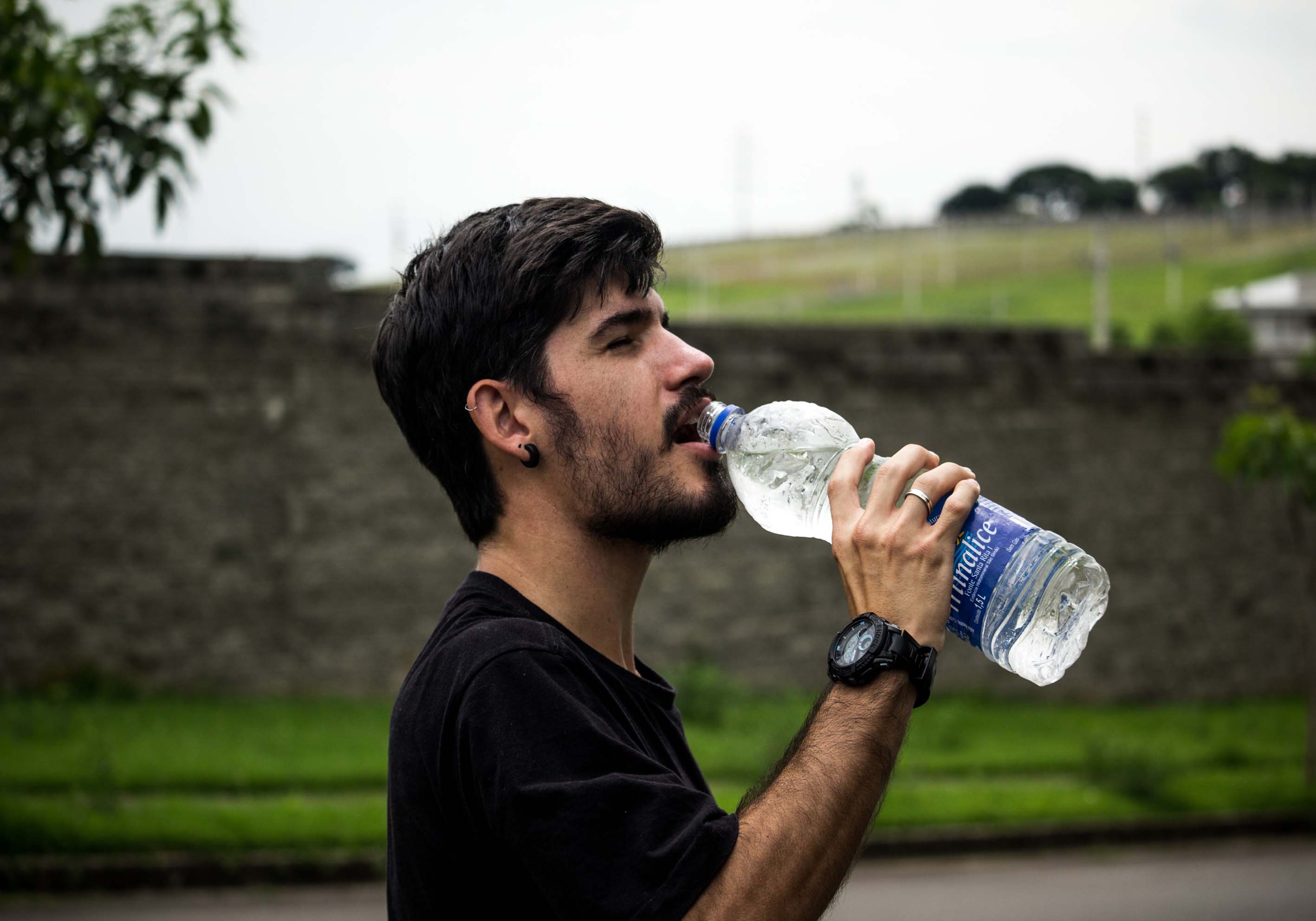 Tomar agua tiene muchos beneficios