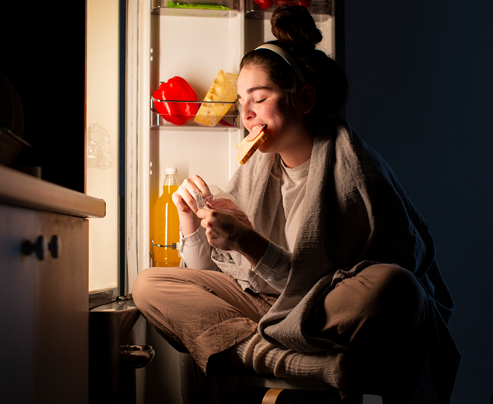 ¿Comer en la noche engorda?