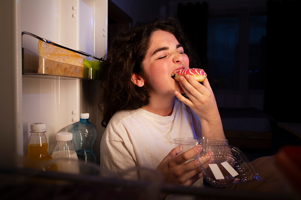 ¿Comer en la noche engorda?